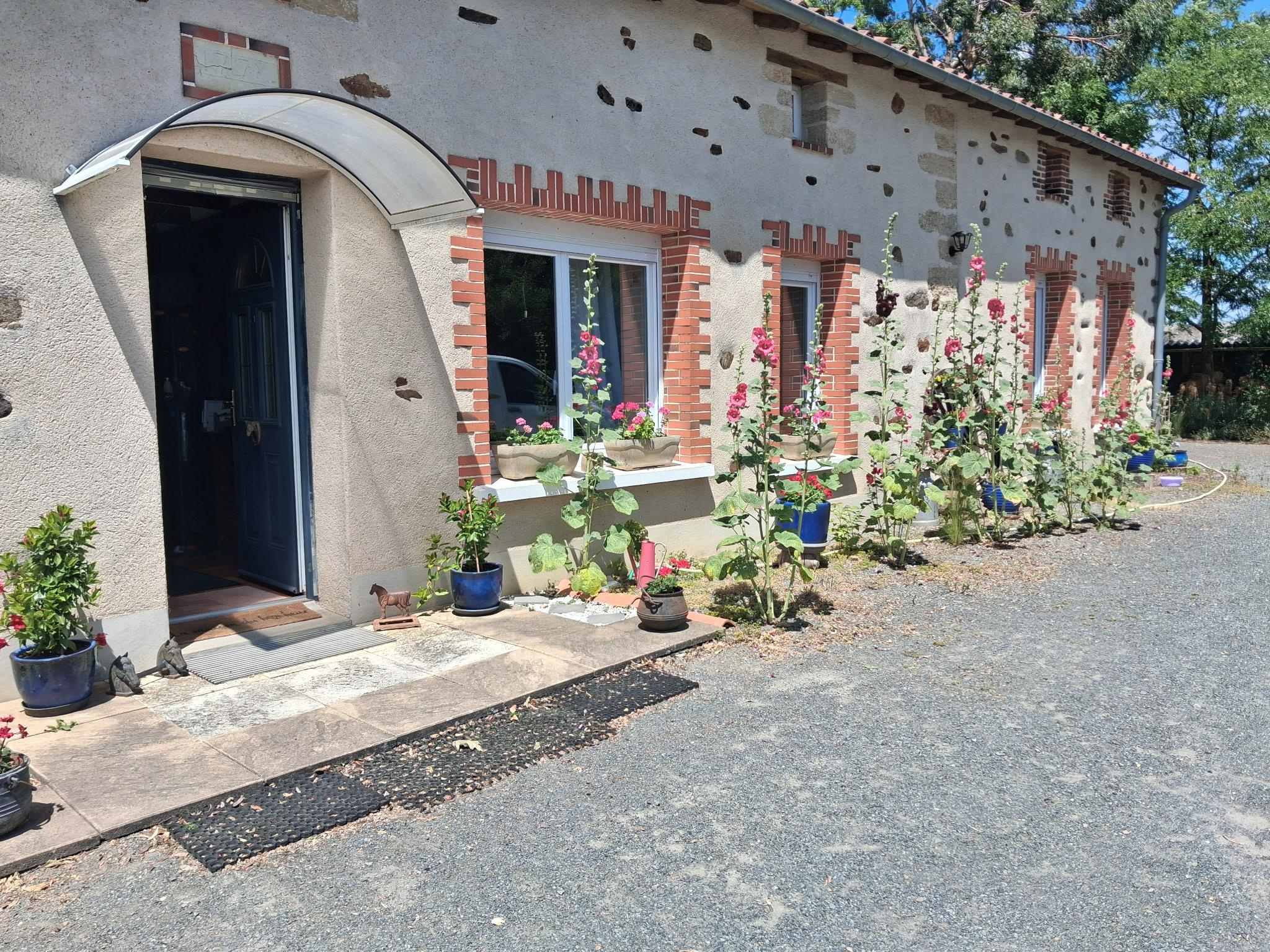 LONGERE A 5 MINUTES DE VIHIERS 205M2